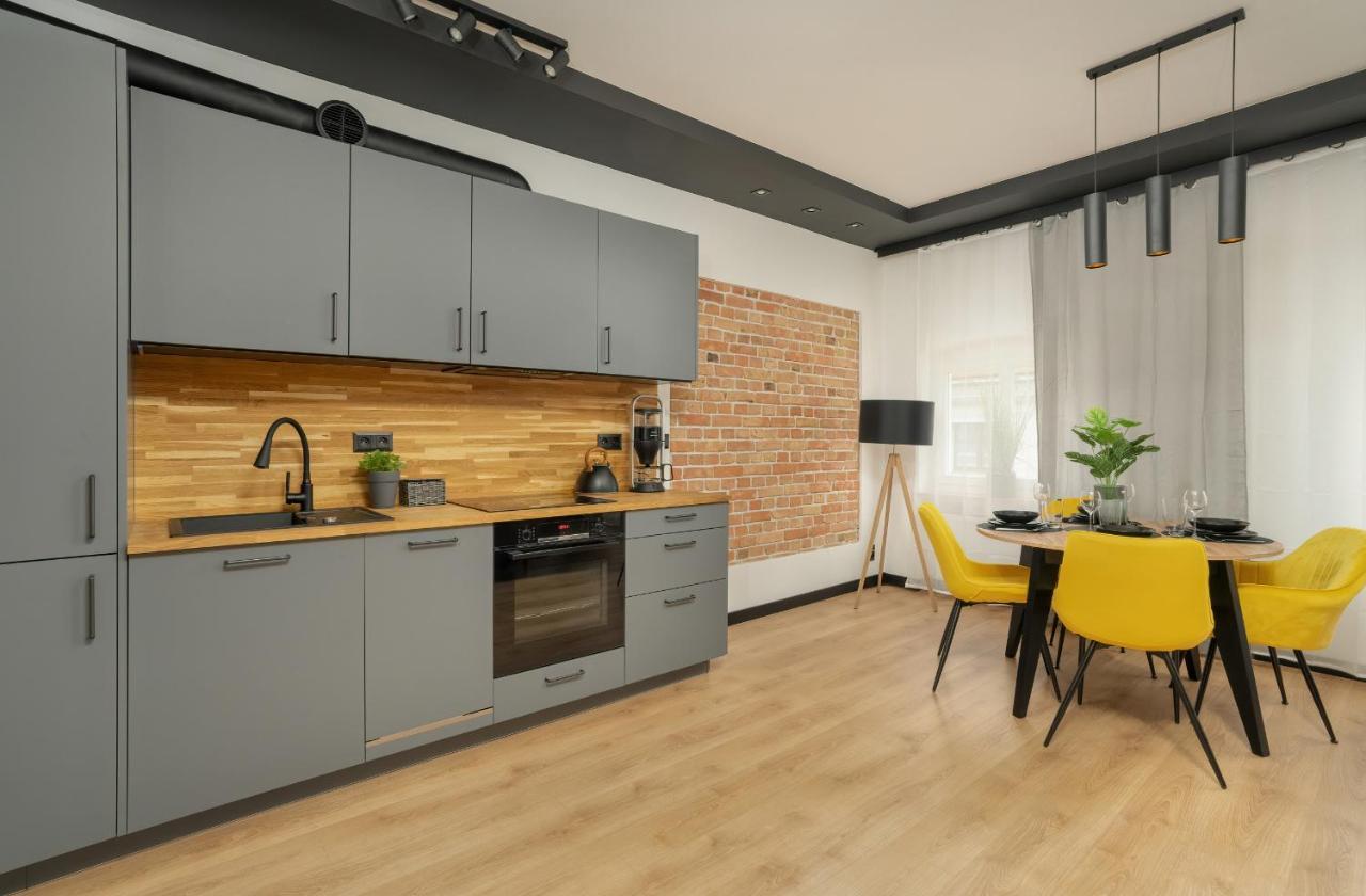 Komeda Apartment Hidden In Poznan Old Town By Noclegi Renters מראה חיצוני תמונה