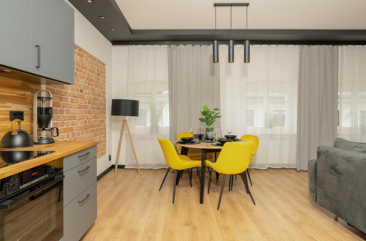 Komeda Apartment Hidden In Poznan Old Town By Noclegi Renters מראה חיצוני תמונה